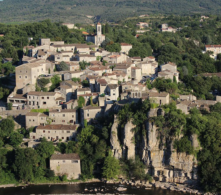 Balazuc en Ardèche, vue du village