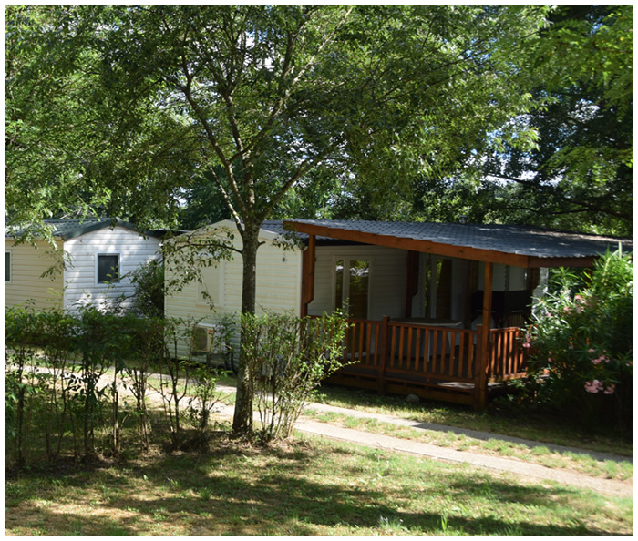 Chalet avec terrasse extérieur ombragée